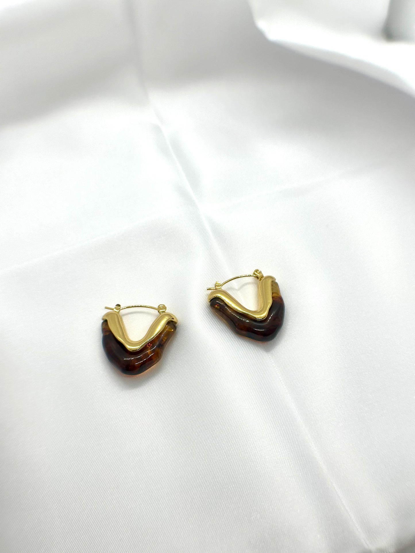 Boucles d’oreilles vague résine colorée