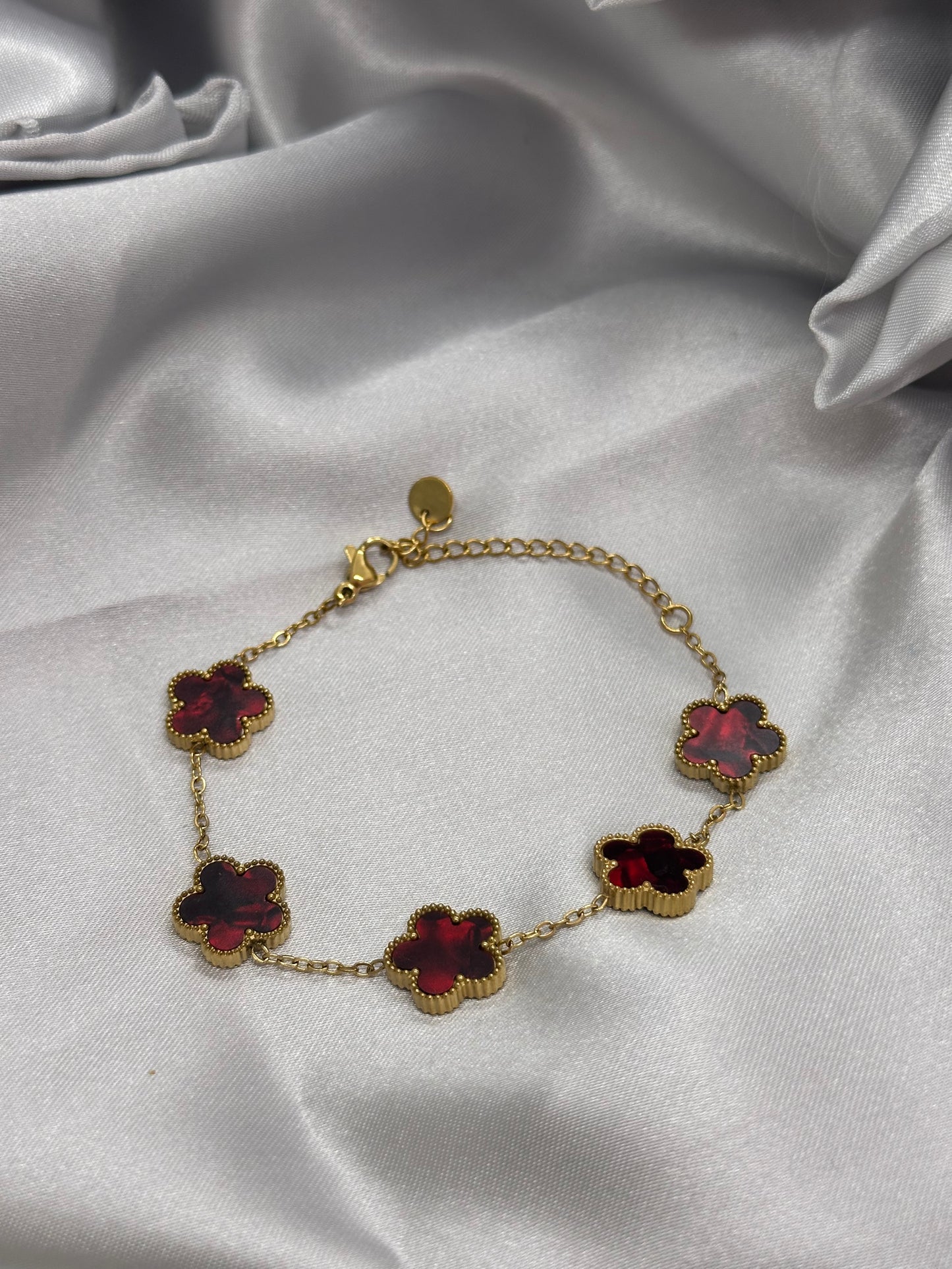 ❤️ Bracelet Trèfles Rouge Rubis – Acier Inoxydable Doré