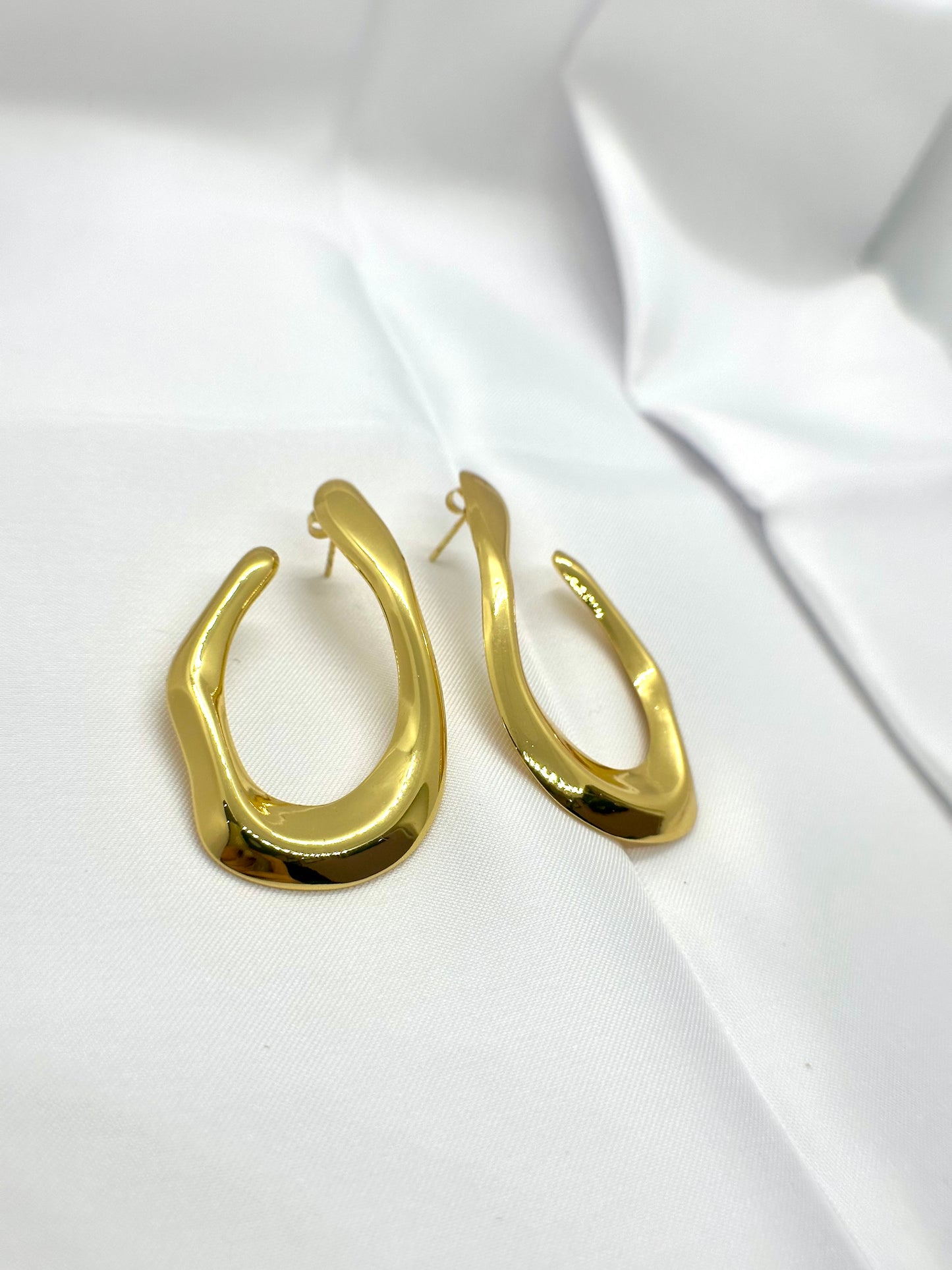 Boucles d’oreilles, forme fluide moderne