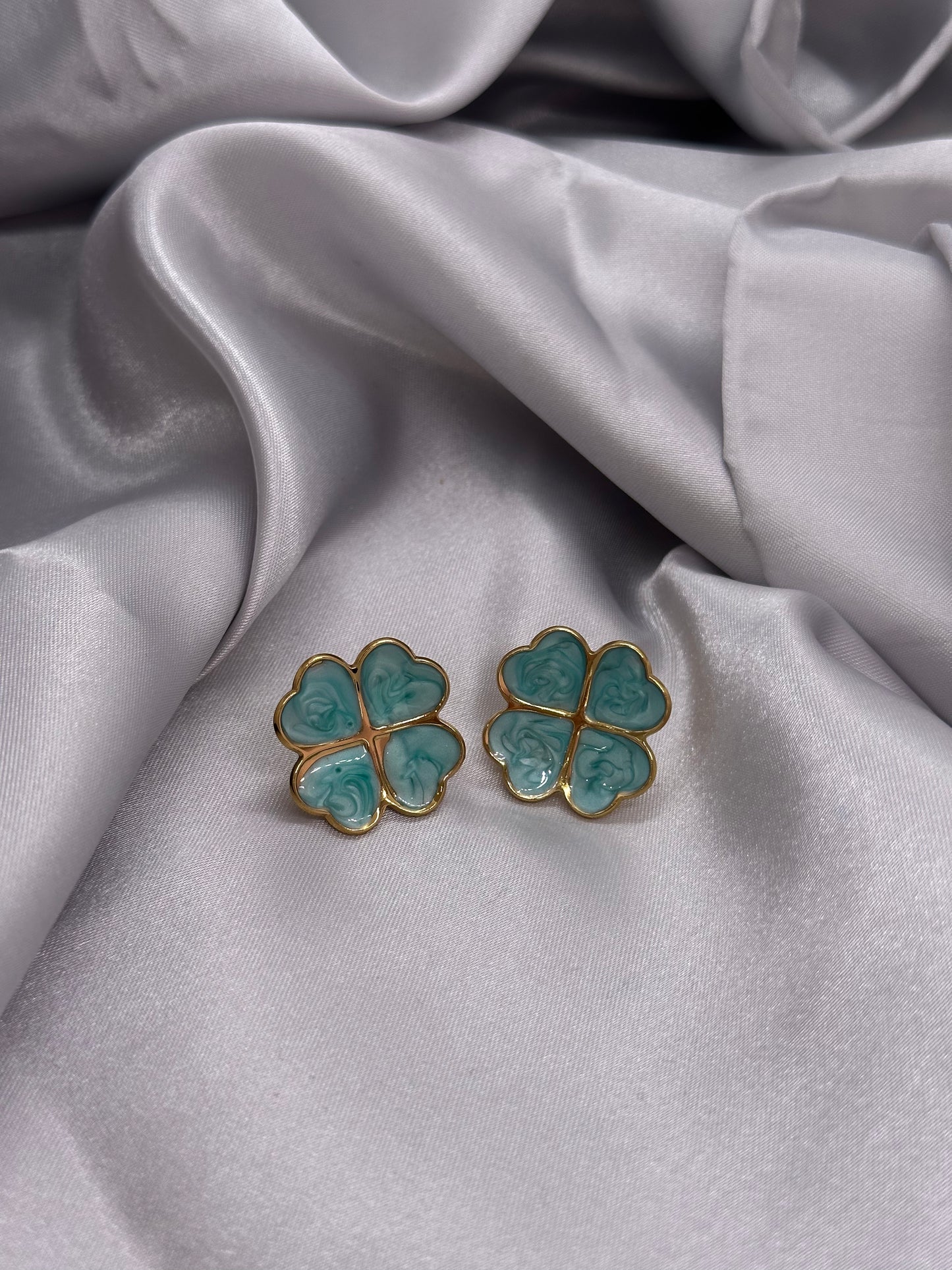🌿 Boucles d’oreilles Trèfle Émeraude – Acier inoxydable