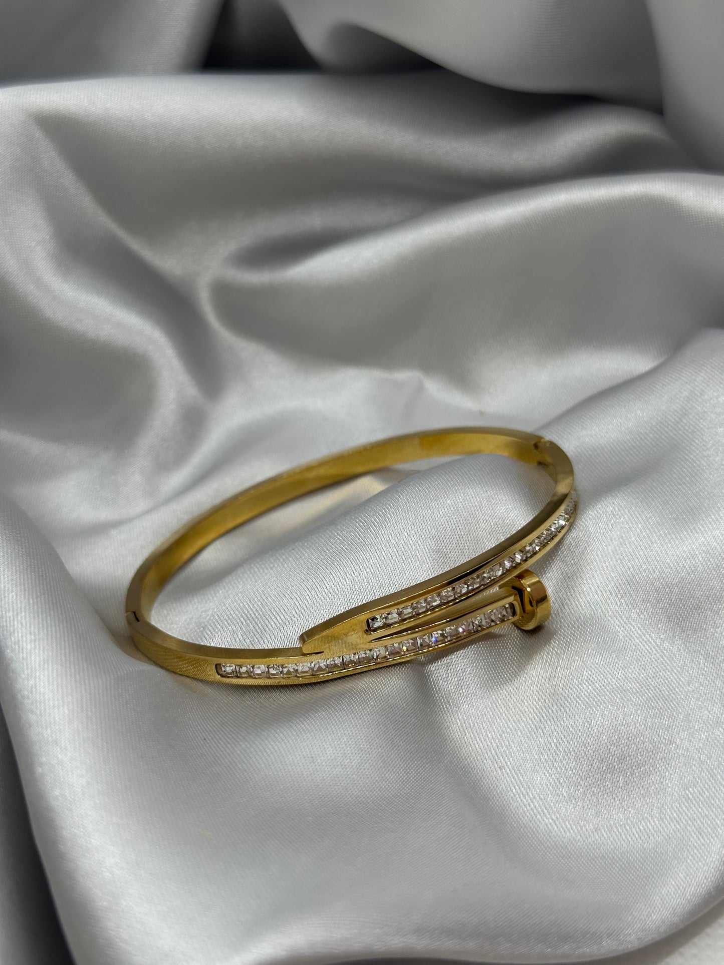 ✨ Bracelet Clou Strass – Acier inoxydable doré