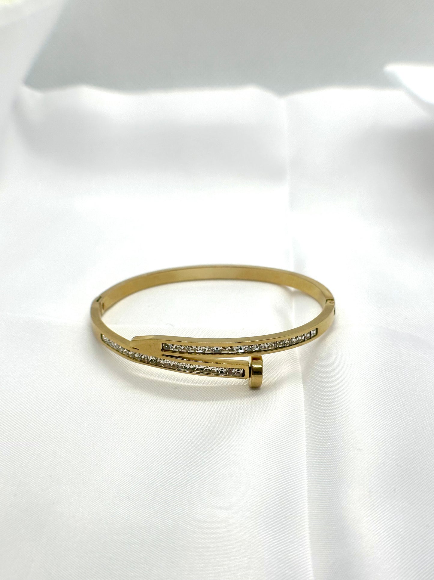 Bracelet clou avec strass