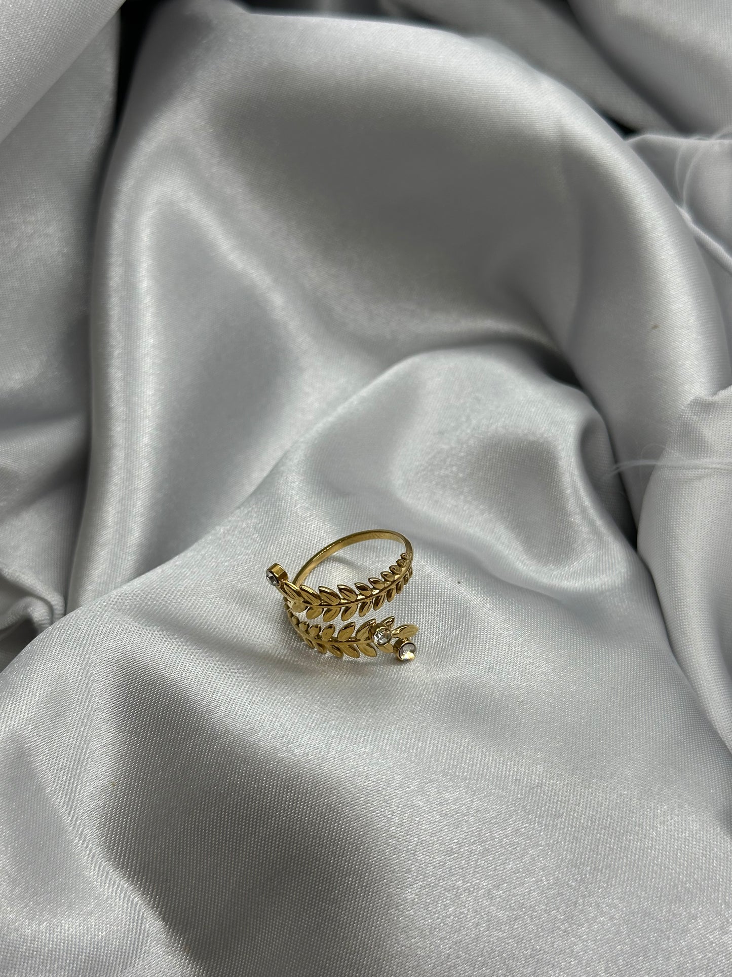 Bague Feuille Dorée Ajustable – Acier Inoxydable & Zircons