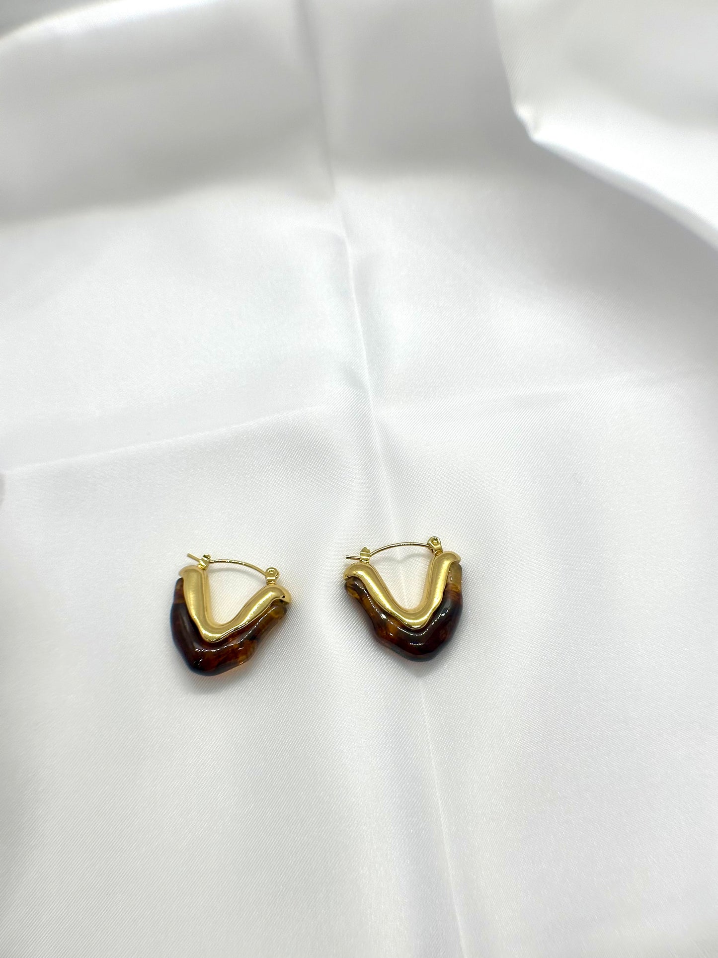 Boucles d’oreilles vague résine colorée