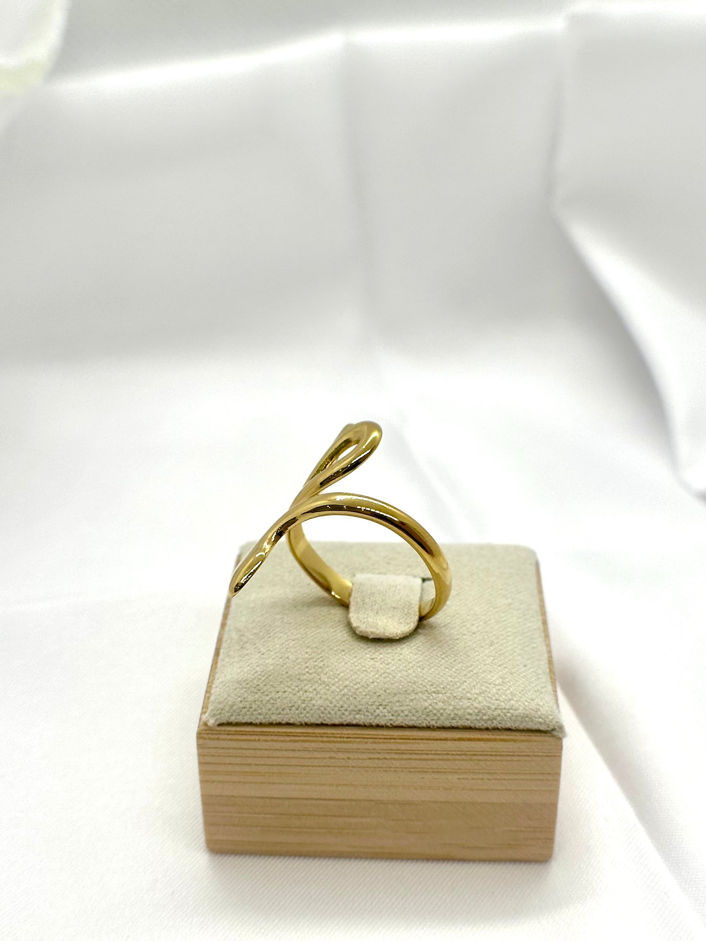 Bague serpent enlacée