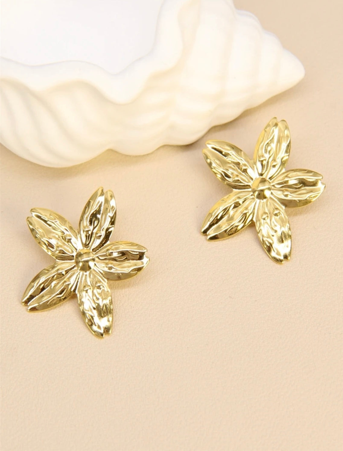 Boucles d’Oreilles “Pétales d’Or” – Acier Inoxydable Premium