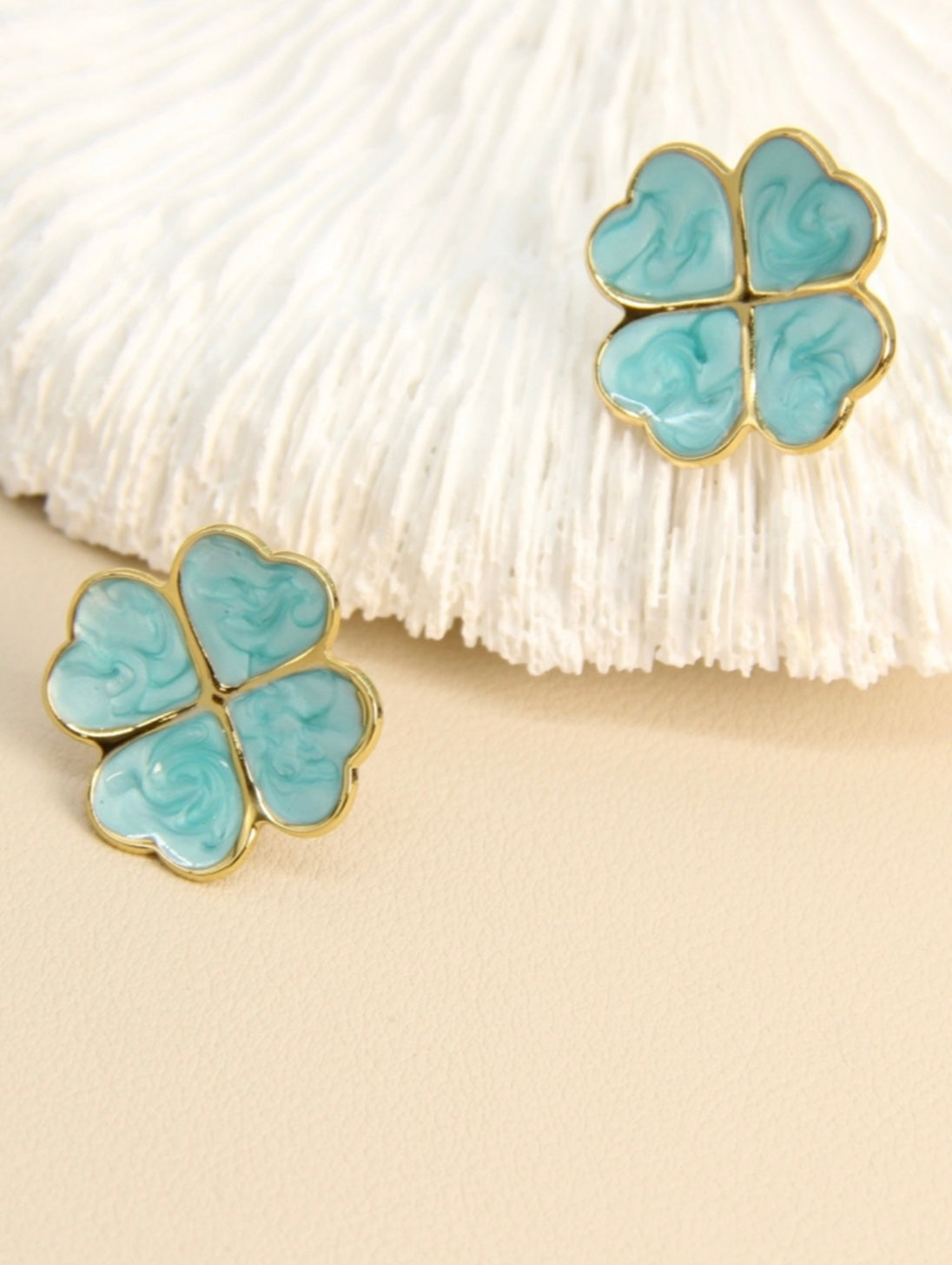 🌿 Boucles d’oreilles Trèfle Émeraude – Acier inoxydable