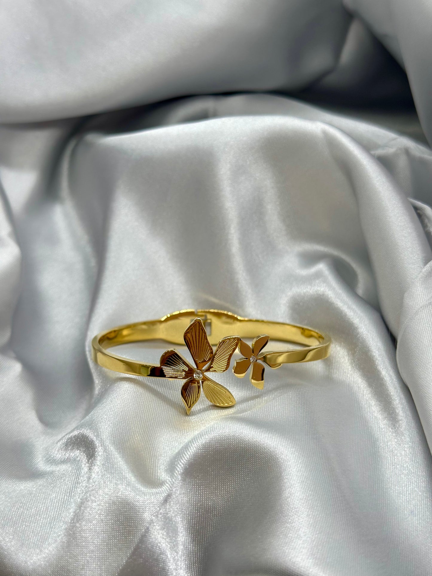 🌸 Bracelet Fleur Doré – Acier Inoxydable