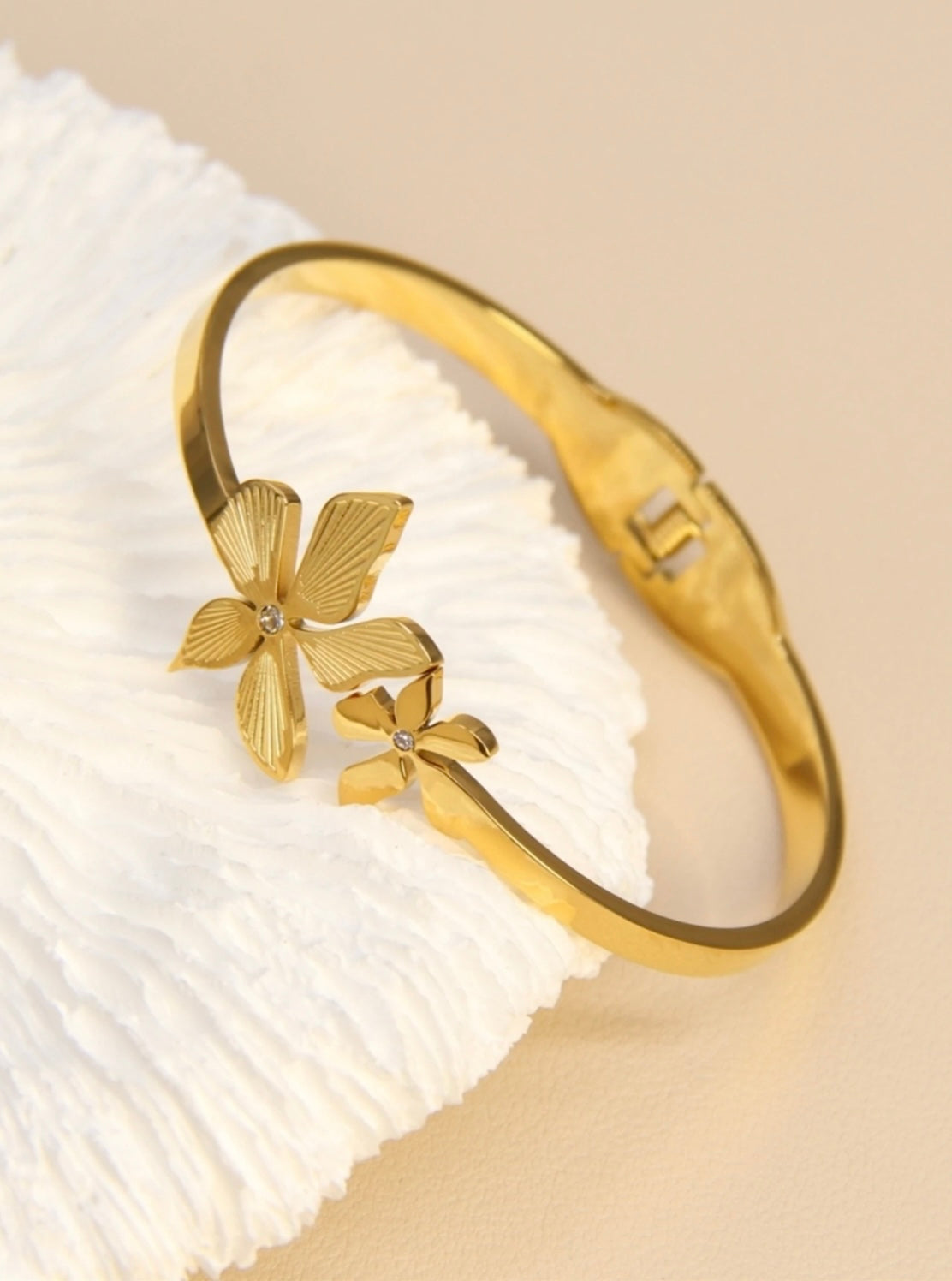 🌸 Bracelet Fleur Doré – Acier Inoxydable